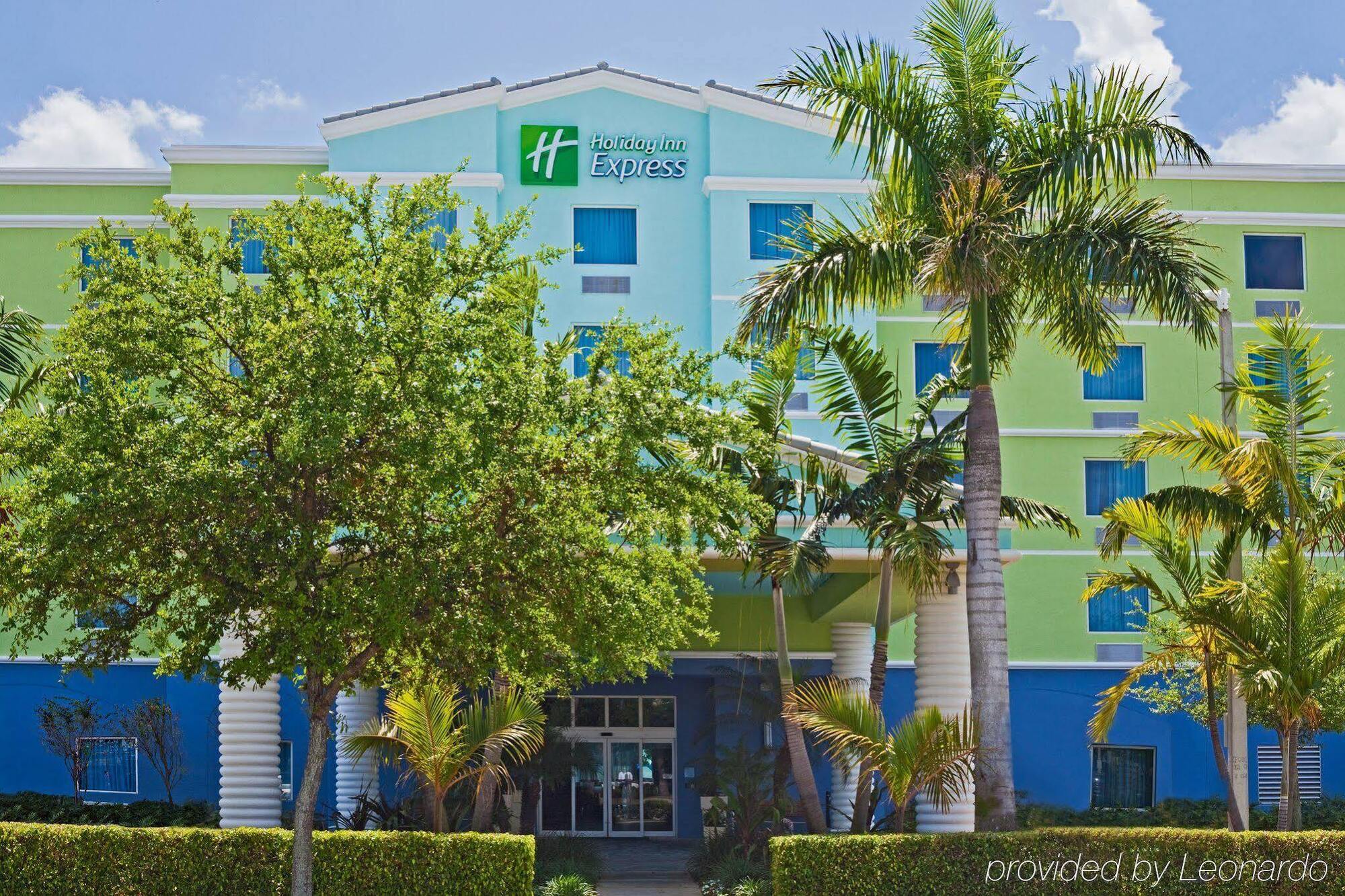 Holiday Inn Express Hotel & Suites Fort Lauderdale Airport/Cruise Port, An Ihg Hotel Zewnętrze zdjęcie